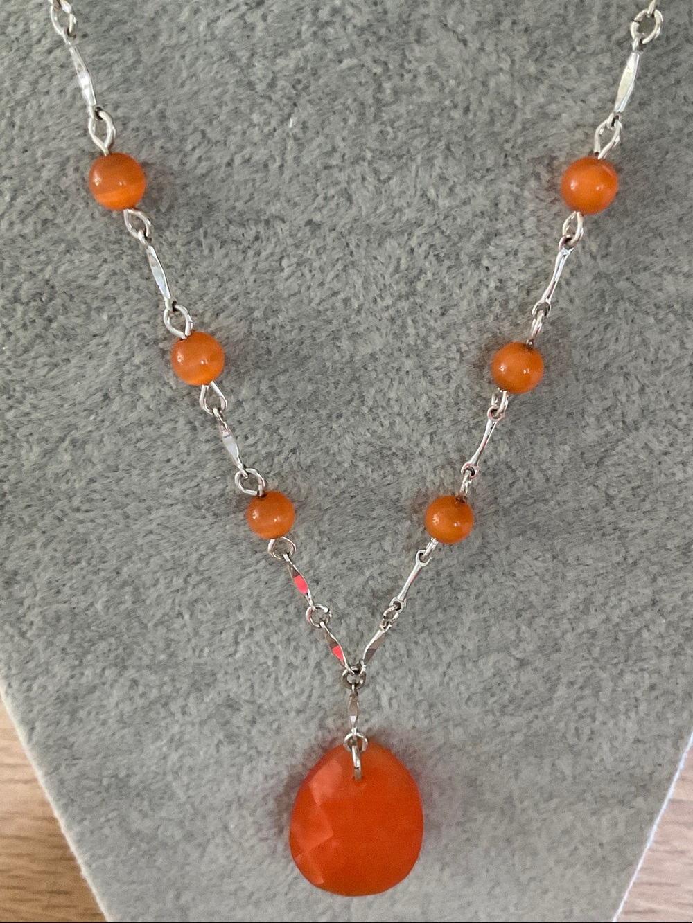 Avon Silver Tone Orange Cat Eye Bead Teardrop Pendant Necklace